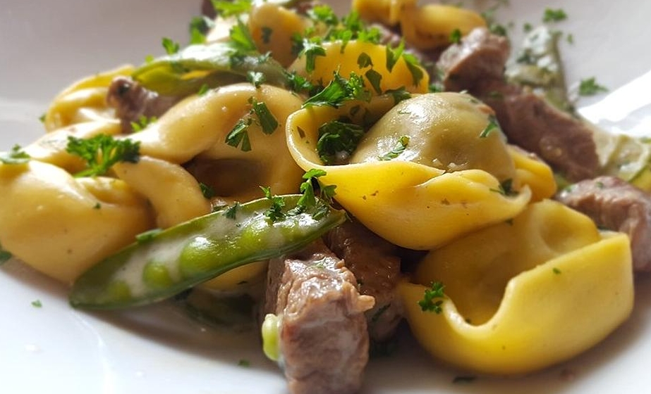 Schnelle Tortelloni-Steak-Pfanne